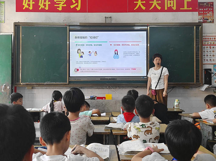 ������������ȪһС��֪�߽绤���� ��ͯ�����ɳ�