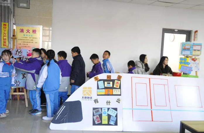 ̫ԭ��һʵ��ѧУ�ƻ�У������������̽�ա�����������м���