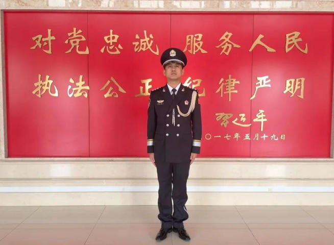 ��Ȫ���ݹ����������ӷ�թ������ΰ����� ��ʵ��д��ս��