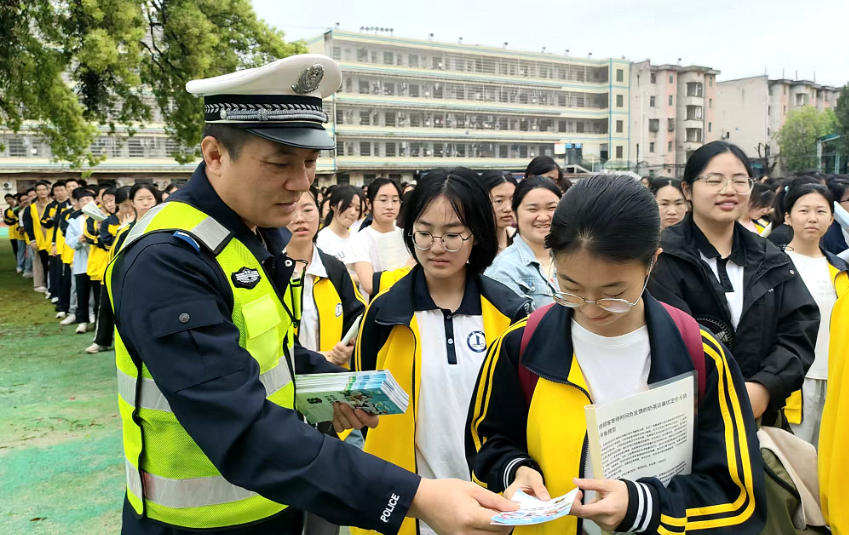 ���������һ��һ�����ذ�ȫ �������н�У԰